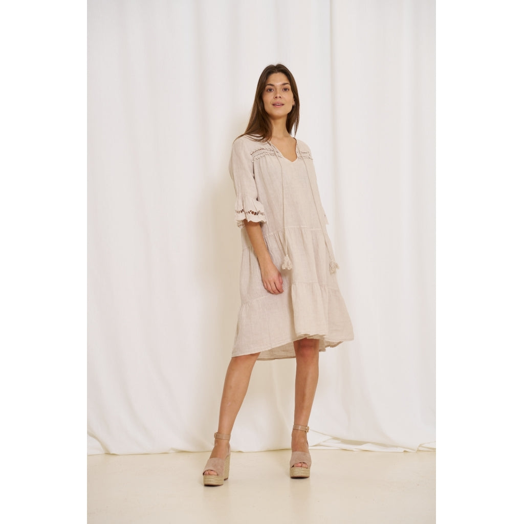MARTA DU CHATEAU Marta Du Chateau dame kjole 93972 Dress Sabbia1752