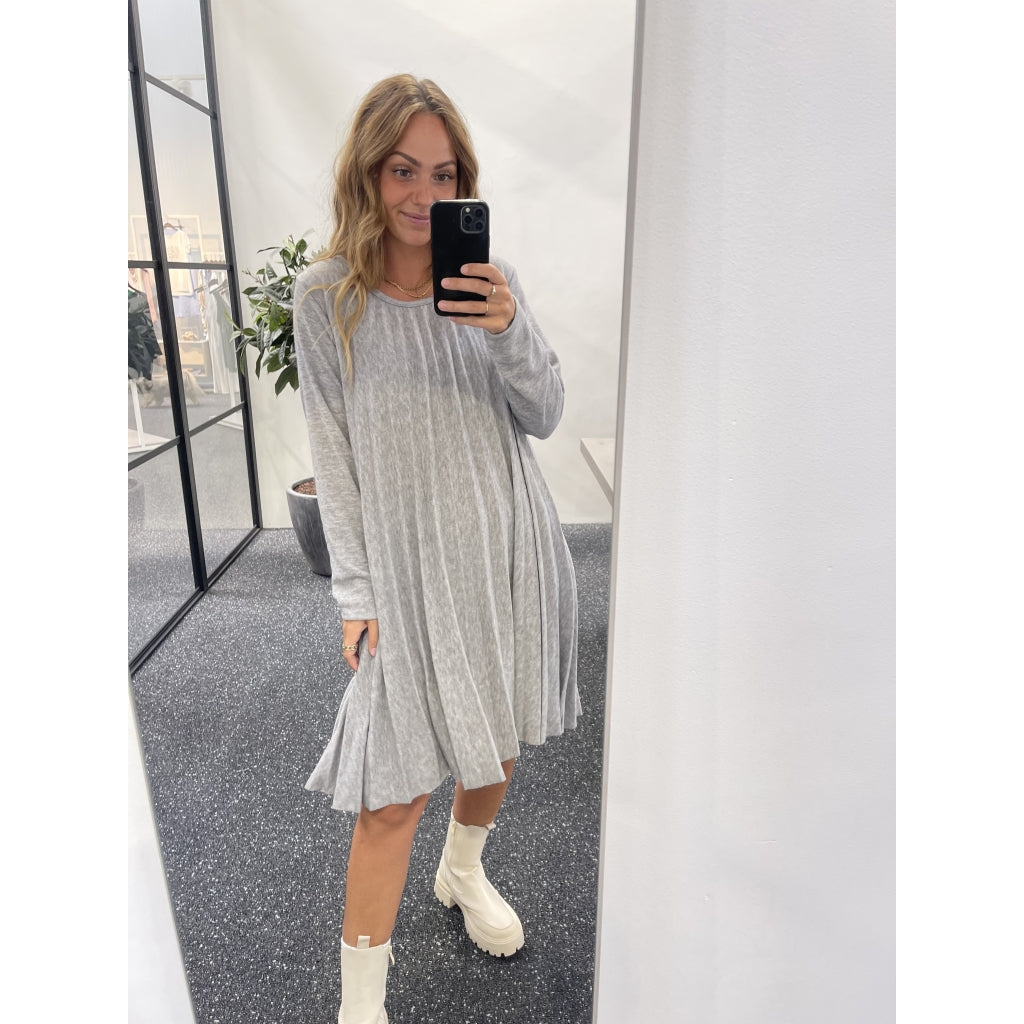 MARTA DU CHATEAU Marta du Chateau dame kjole 71653 Dress Grey